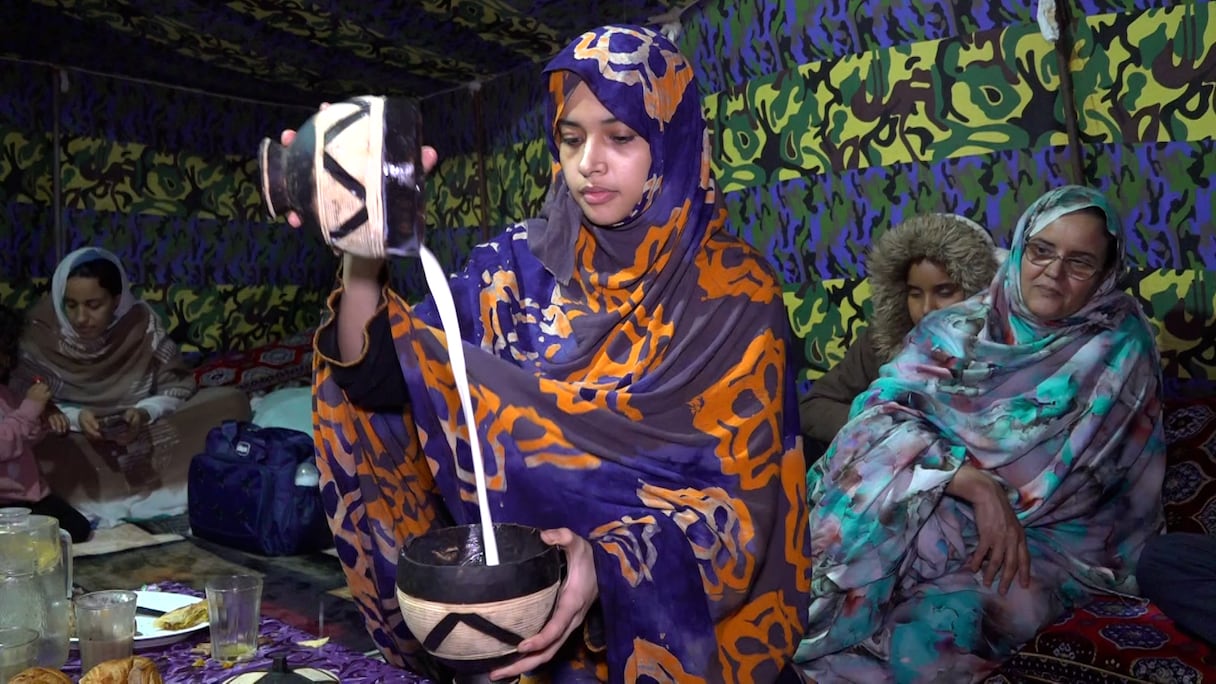 بعيدا عن صخب المدن.. سكان الأقاليم الجنوبية يحيون تقاليد الإفطار في الخيام