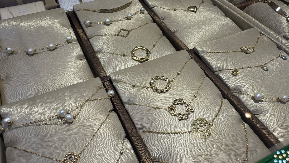 حلي ومجوهرات ذهبية