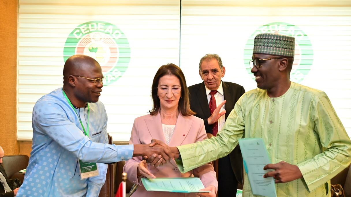 التوقيع على أربع مذكرات تفاهم مهمة تتعلق بمشروع خط أنابيب الغاز نيجيريا -المغرب