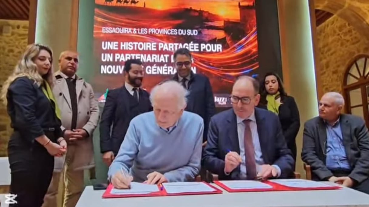 ندوة علمية وثقافية تخليدا للذكرى الخمسين للمسيرة الخضراء والاحتفال بعيد الوحدة