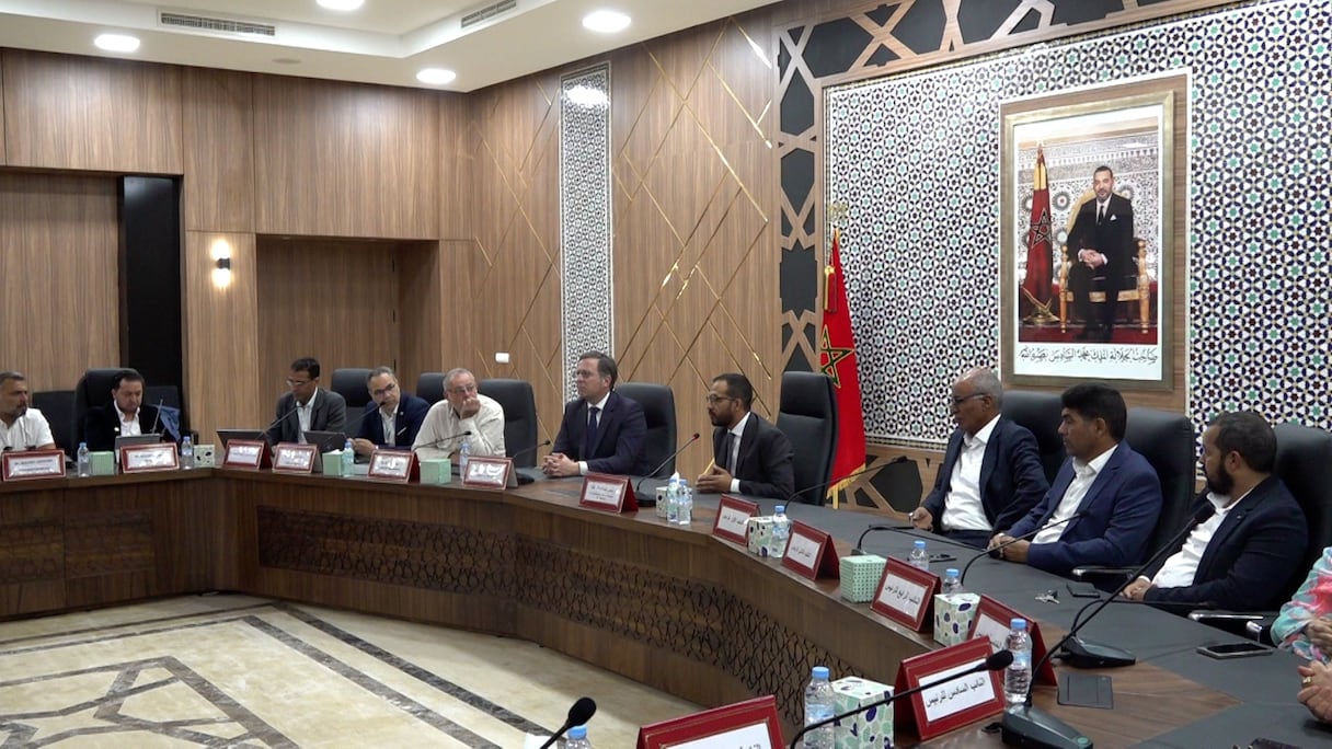 وفد فرنسي يطلع على مشاريع مهيكلة بجهة الداخلة وادي الذهب