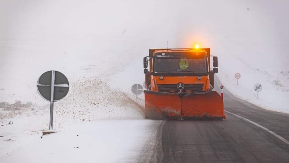 طرق مقطوعة بالثلج