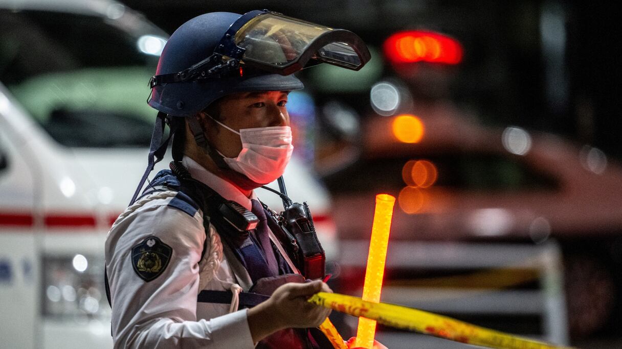 مسلح يحتجز عددا من الرهائن بمكتب البريد باليابان