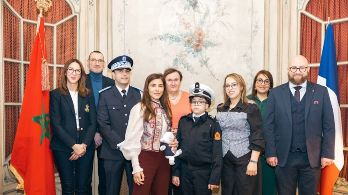 استقبال الطفل نزار بطل الصمود اليومي بسفارة المغرب بباريس