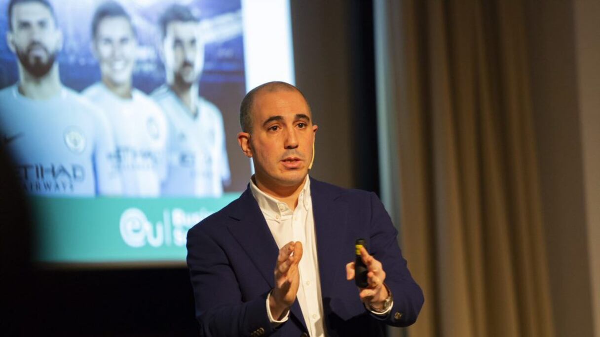 المغربي عمر برادة، الرئيس التنفيذي لنادي مانشستر يونايتد