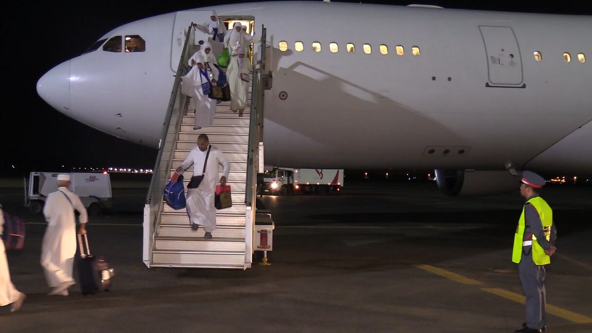 بالزغاريد.. هكذا تم استقبال الحجاج في أولى رحلات عودتهم بمطار وجدة