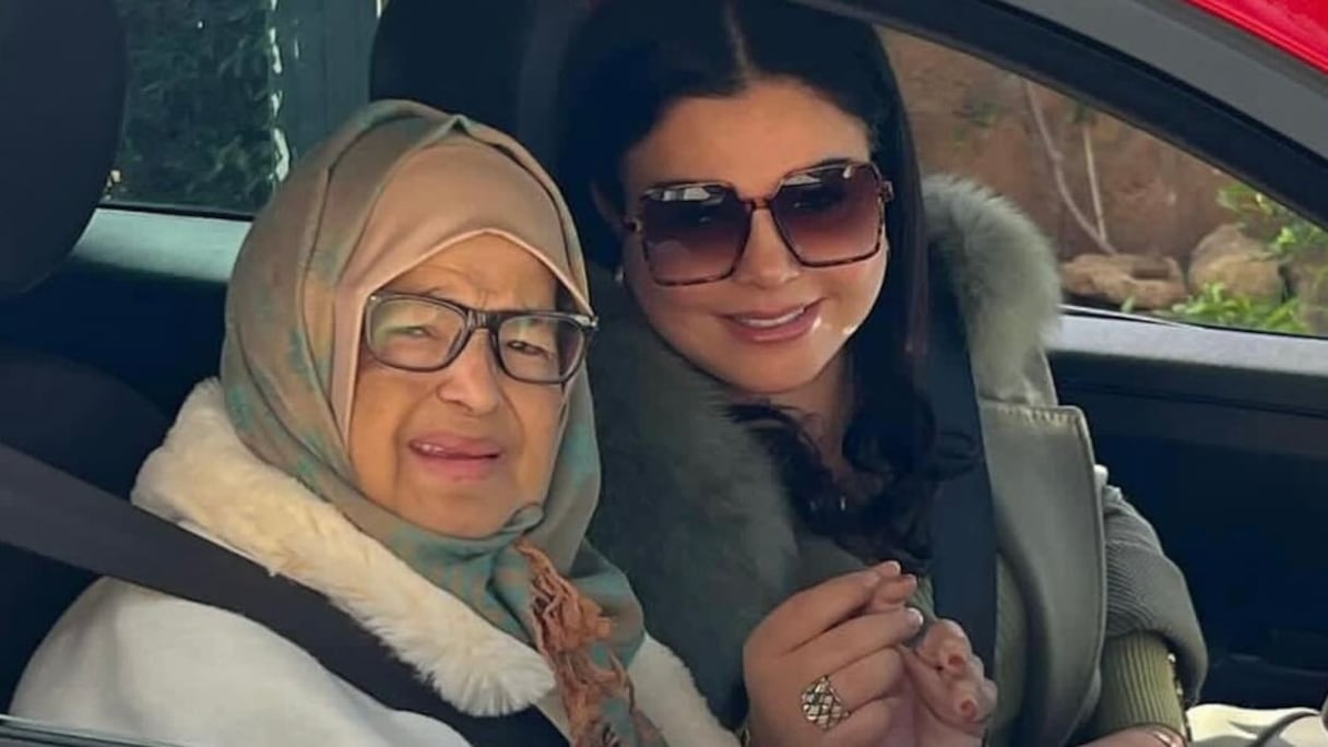 لطيفة رأفت ووالدتها