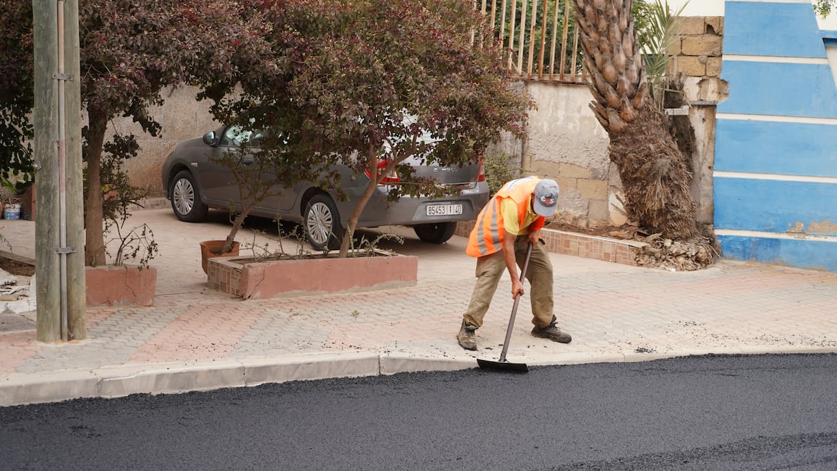 أشغال إعادة تهيئة شوارع وأزقة الحي الحسني تتواصل بوتيرة متسارعة