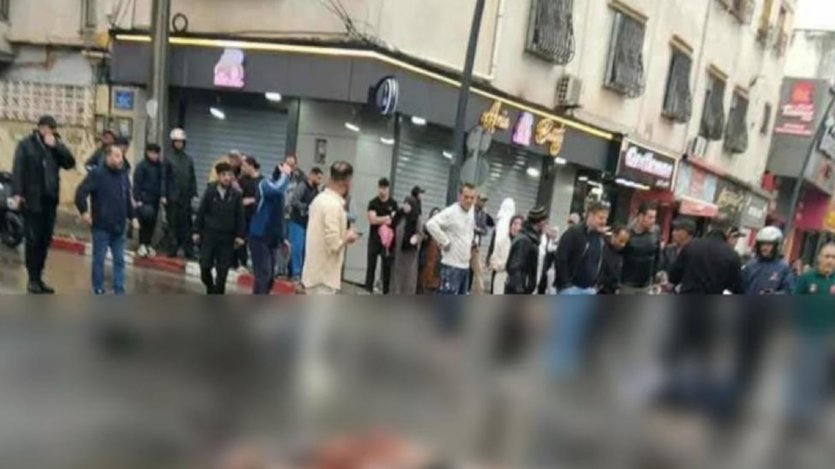 Les corps des deux kamikazes tués par les forces de l'ordre à Blida, en Algérie, lundi 13 avril 2026.