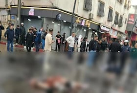 Les corps des deux kamikazes tués par les forces de l'ordre à Blida, en Algérie, lundi 13 avril 2026.