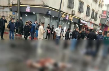 Les corps des deux kamikazes tués par les forces de l'ordre à Blida, en Algérie, lundi 13 avril 2026.