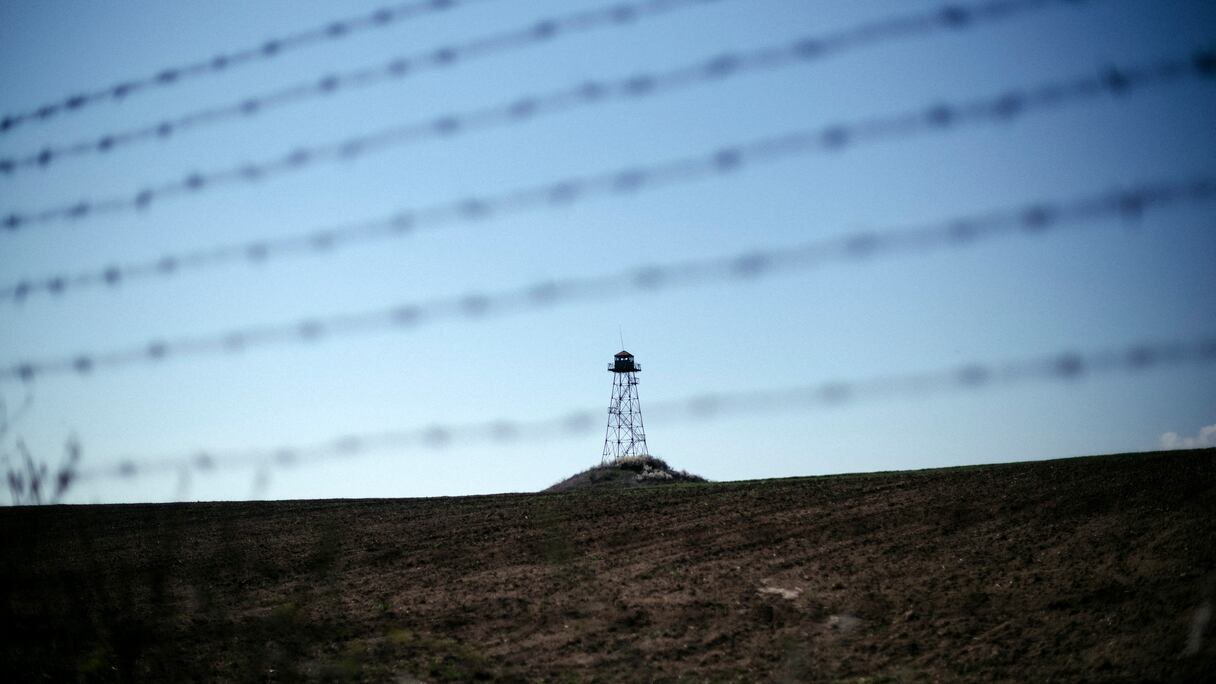 صورة تم التقاطها في 17 مارس، 2016، تظهر سياج الأسلاك الشائكة على الحدود البلغارية التركية بالقرب من قرية ليسوفو البلغارية.