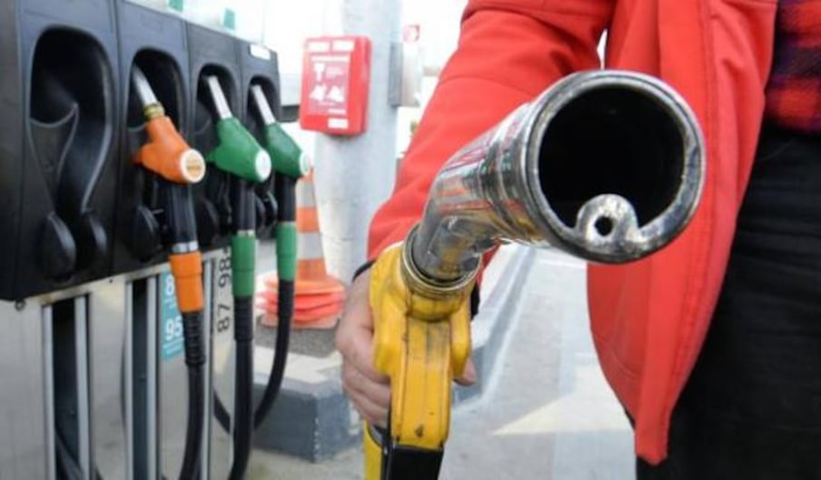 Carburant - Essence - Gasoil - Prix à la pompe - Prix de l essence - Prix des carburants - Pistolet distributeur de carburant - Station service