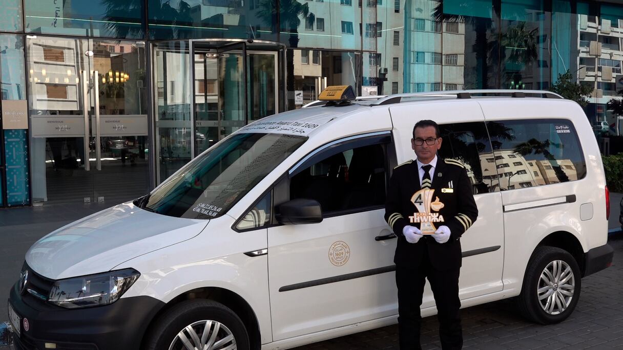 محمد أعراب.. سائق تاكسي قاده تميُّزه واجتهاده إلى الشهرة بجهة الشرق