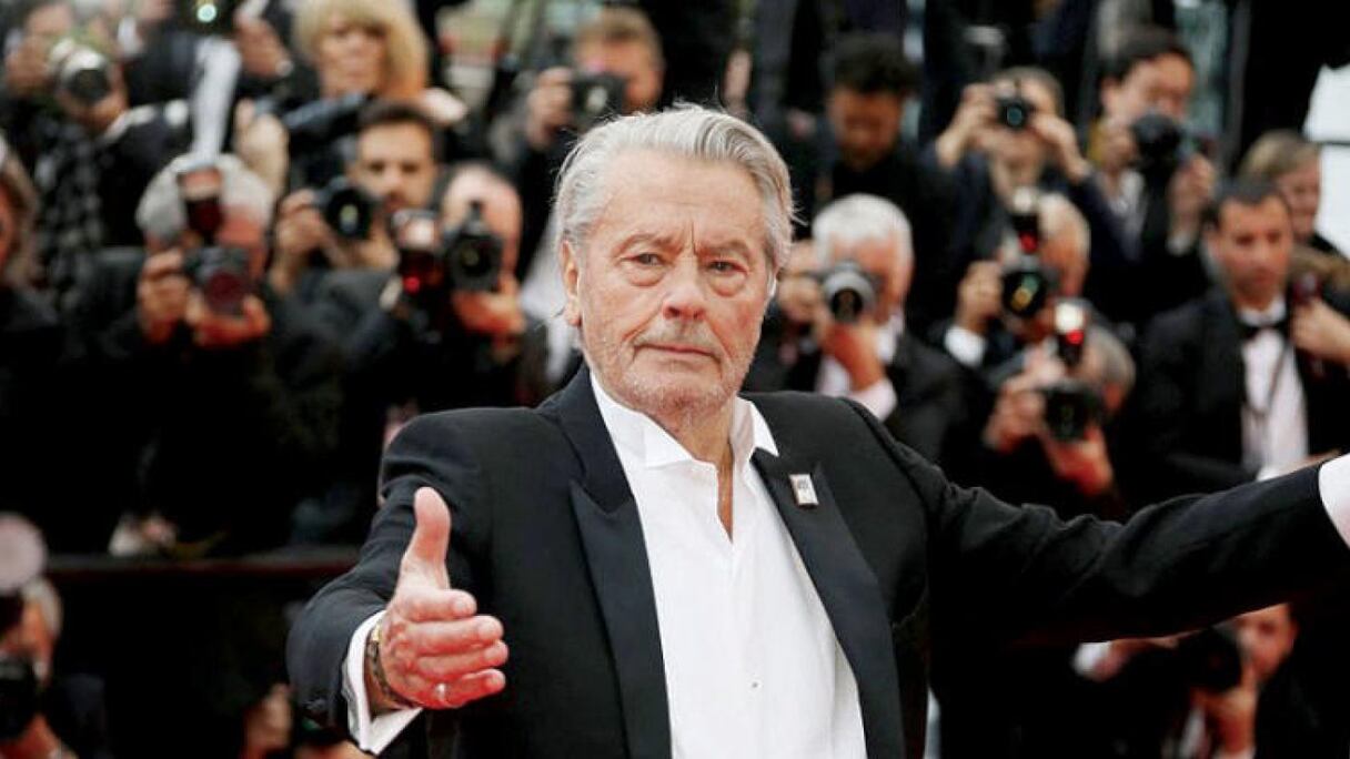 النجم السينمائي الفرنسي ألان ديلون