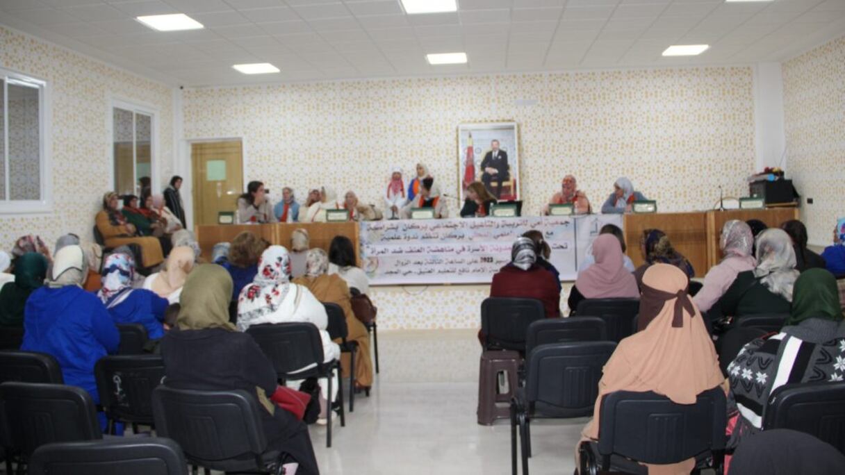 ندوة علمية نظمتها جمعية أمي للتربية والتأهيل الاجتماعي ببركان، بشراكة مع المجلس العلمي المحلي، يوم الجمعة 15 دجنبر 2023، تحت عنوان "أي دور لمدونة الأسرة في مناهضة العنف ضد المرأة والطفل".