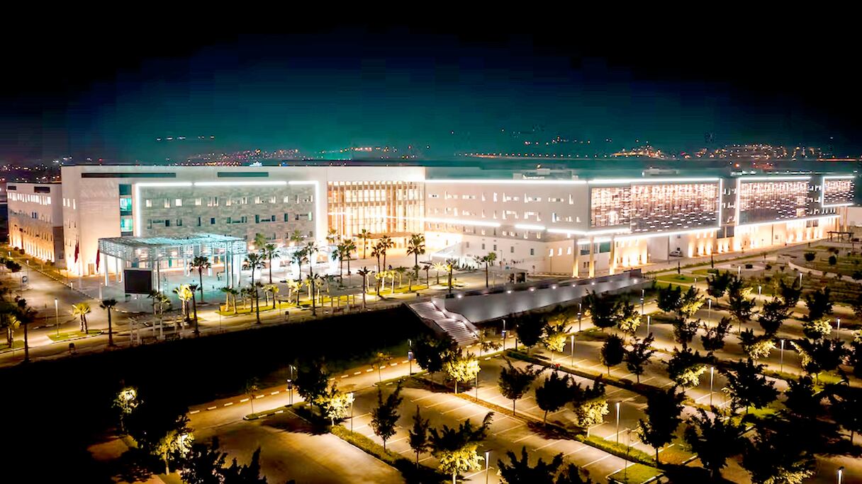 جولة داخل مرافق المستشفى الجامعي لأكادير.. تجهيزات متطورة وإمكانيات غير مسبوقة بالمغرب