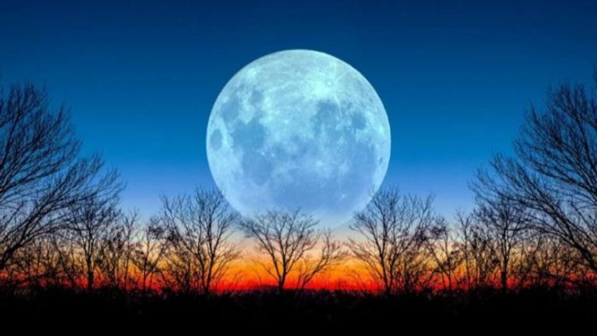 ظاهرة القمر الأزرق