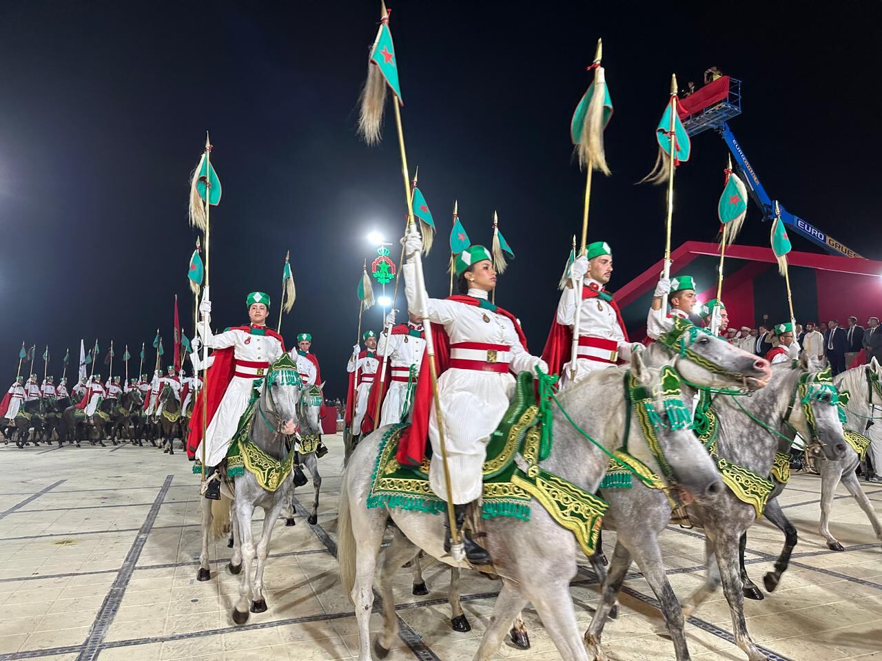 احتفالات عيد العرش: لوحات وعروض عسكرية موسيقية في كورنيش المضيق