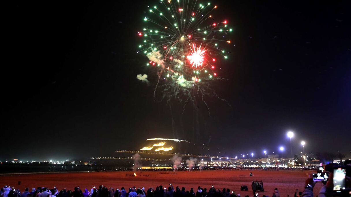 شهب اصطناعية تضيء سماء أكادير احتفالا برأس السنة الأمازيغية