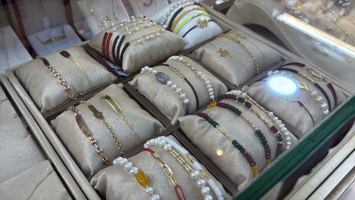 حلي ومجوهرات ذهبية