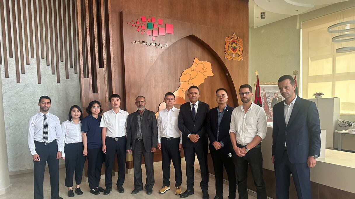 وفد من الشركة الصينية "هوايو" خلال زيارة مدينة العيون يوم الثلاثاء 8 غشت 2023