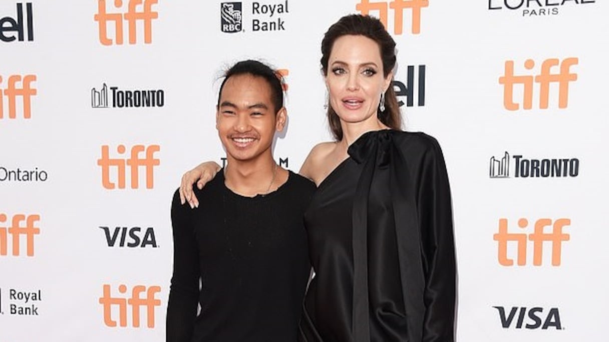 أنجيلينا جولي وابنها ماكس