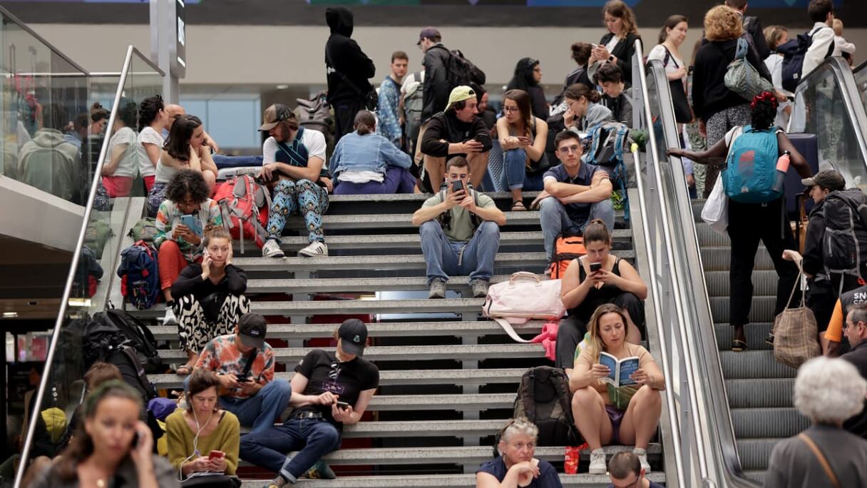 أعمال تخريب تشل حركة سير القطارات السريعة في باريس