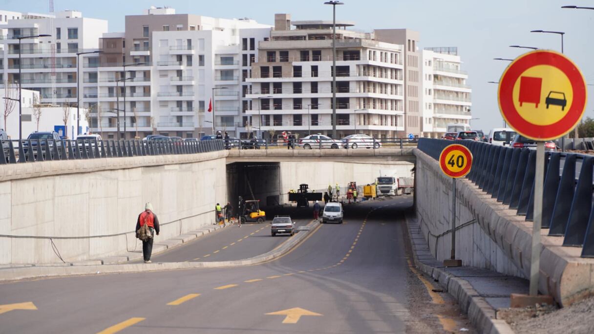 ممر تحت أرضي بطريق أزمور