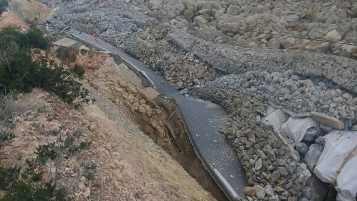 انهيار صخري بطريق الحسيمة