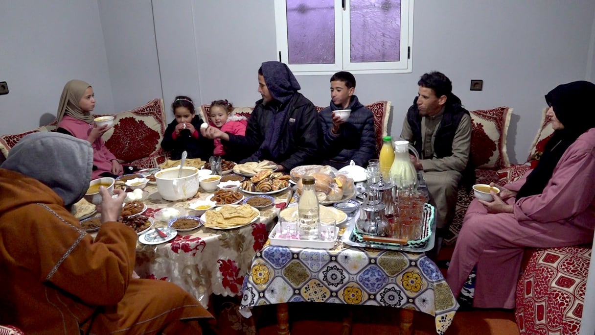 متضررو زلزال الحوز يستعيدون أجواء الإفطار داخل منازلهم الجديدة