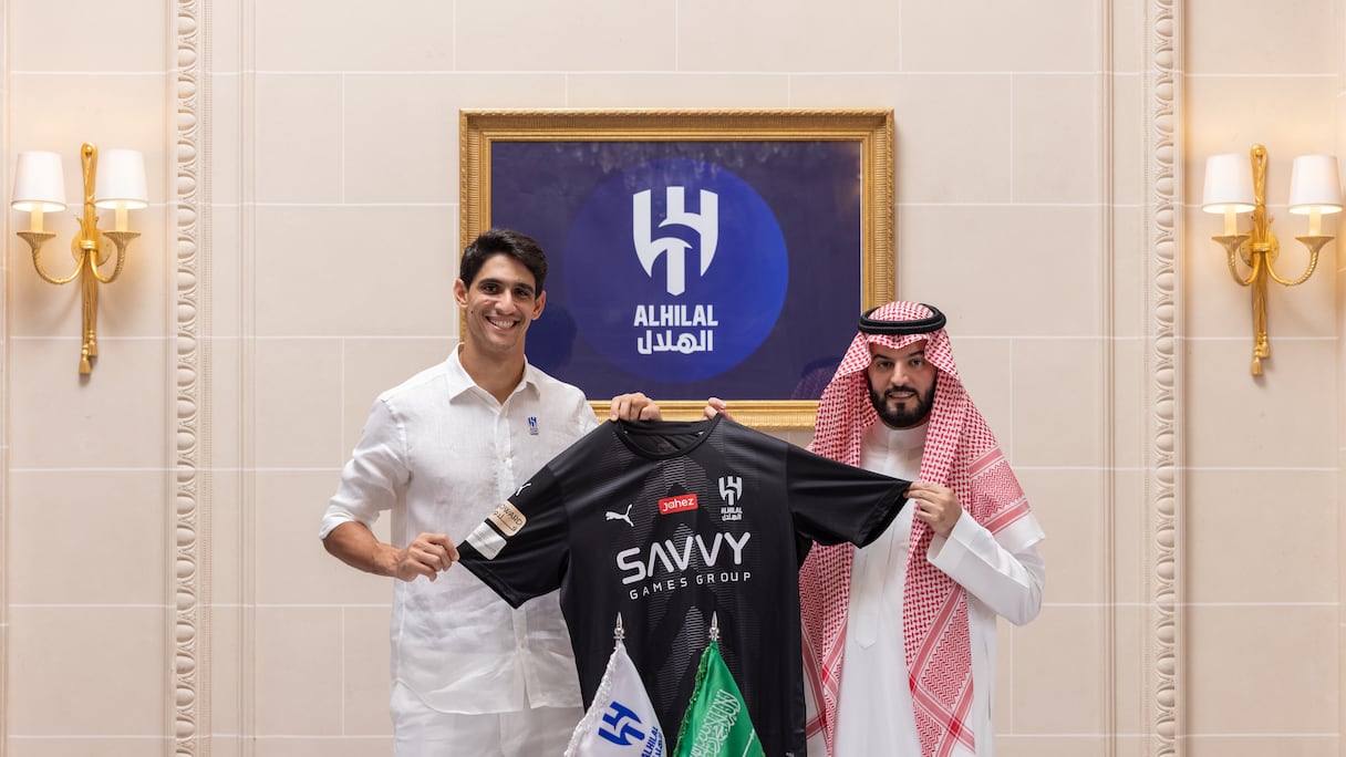 الدولي المغربي ياسين بونو ينضم إلى نادي الهلال السعودي