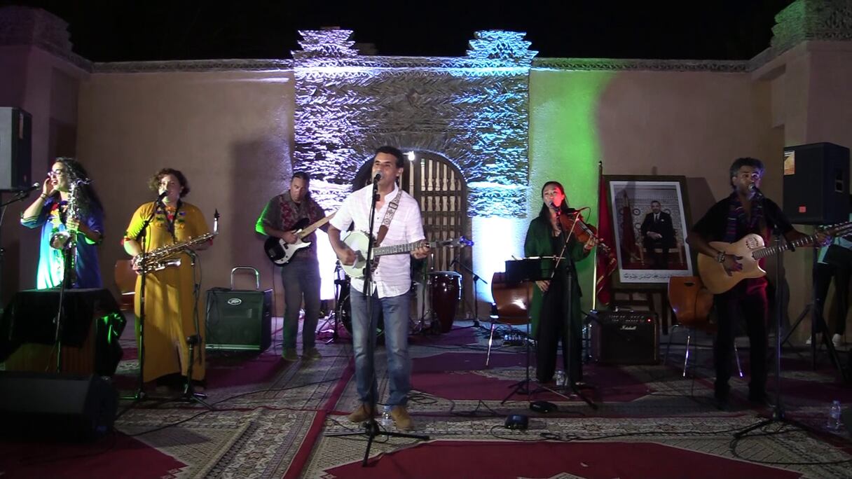 مجموعة "أزا" المغربية - الأمريكية تتحف جمهور أكادير بأغاني أمازيغية خالدة