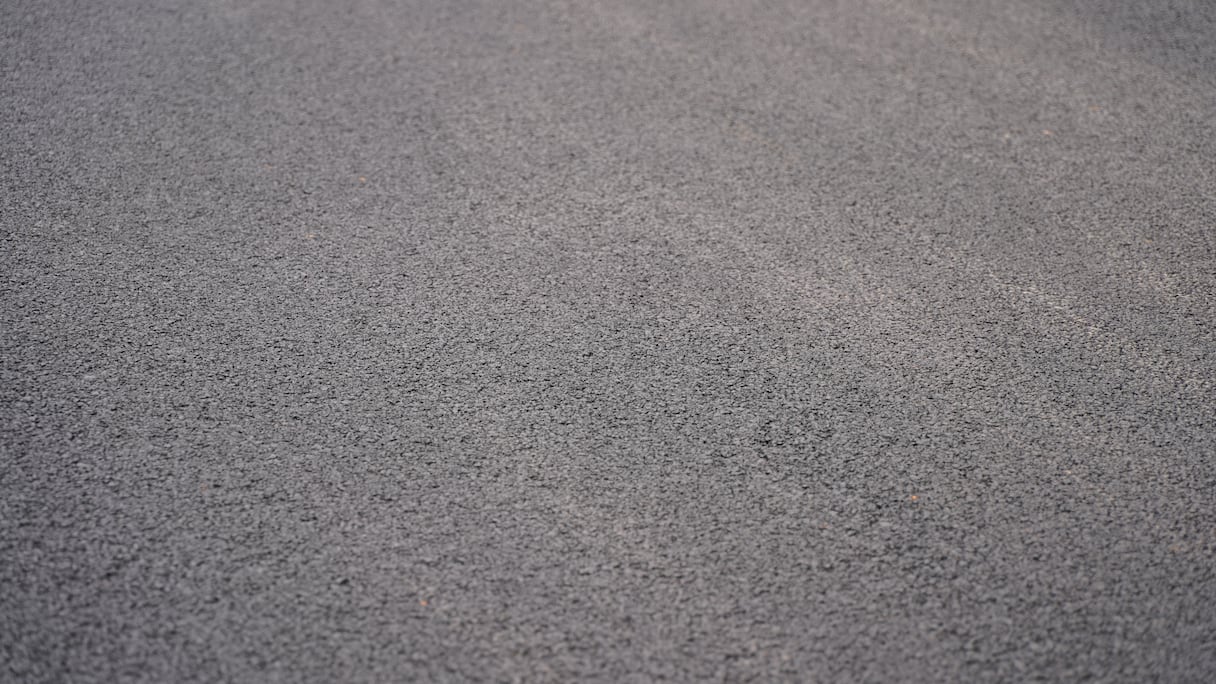 أشغال إعادة تهيئة شوارع وأزقة الحي الحسني تتواصل بوتيرة متسارعة