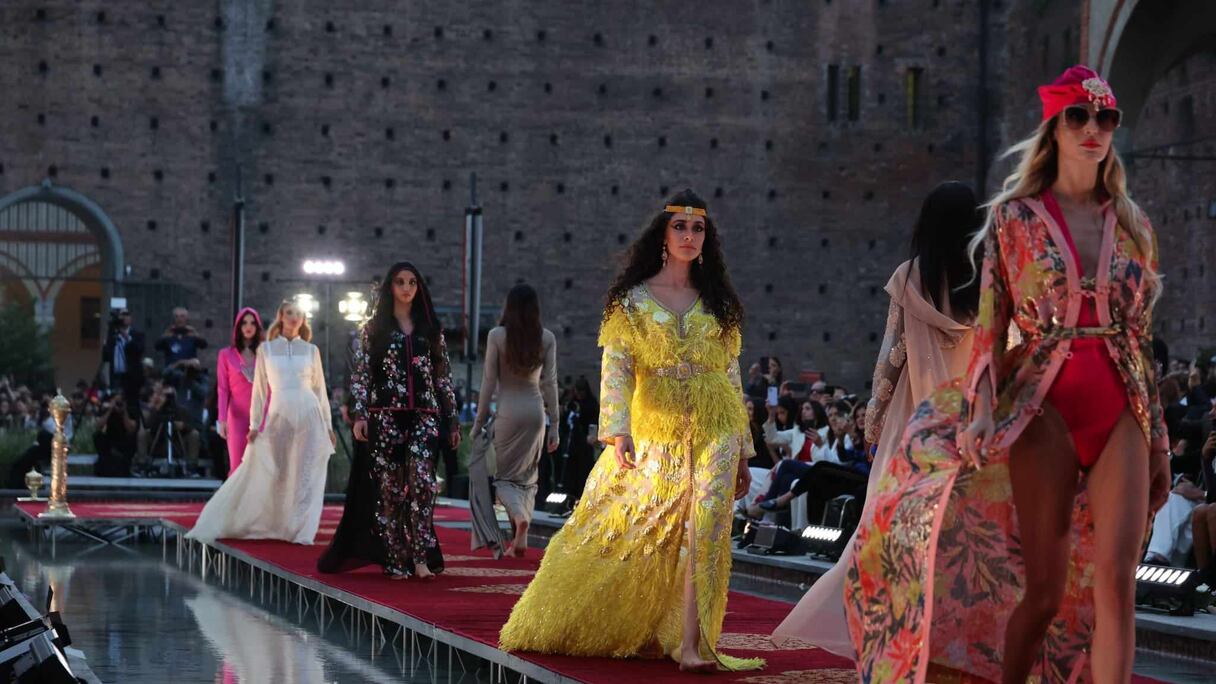 عرض أزياء للمصممة المغربية هنية الحراتي