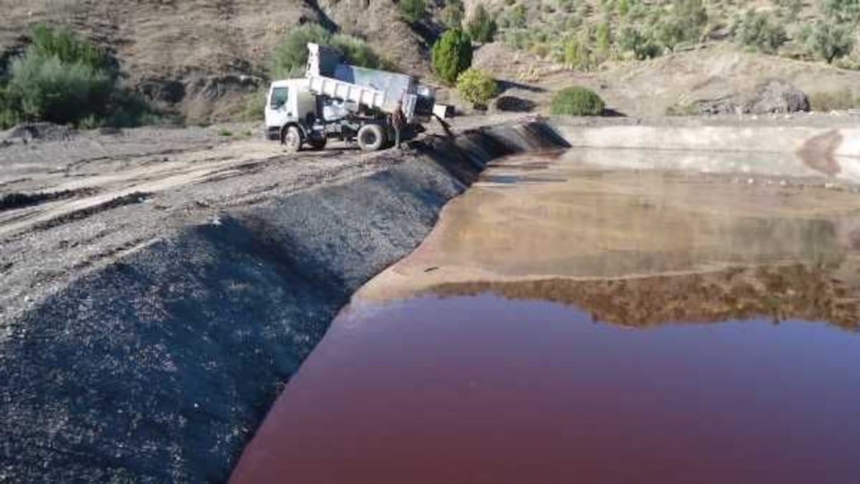 صب مخلفات الزيتون "المرجان" نواحي منطقة تاونات