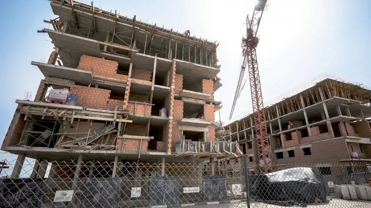 مجمع سكني في طور البناء