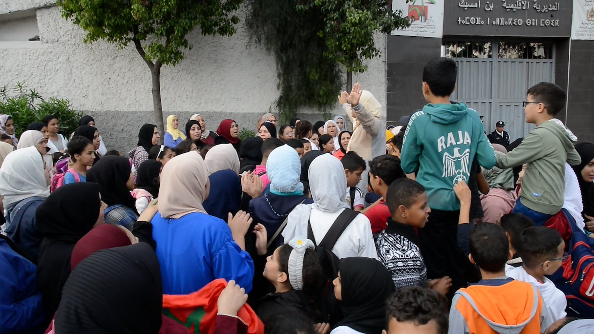 أولياء تلاميذ بالدار البيضاء يحتجون ضد إضراب الأساتذة