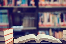 المترجم المغربي محمّد الجرطي مُترجماً المفكّر الفرنسي بيير ماشيري