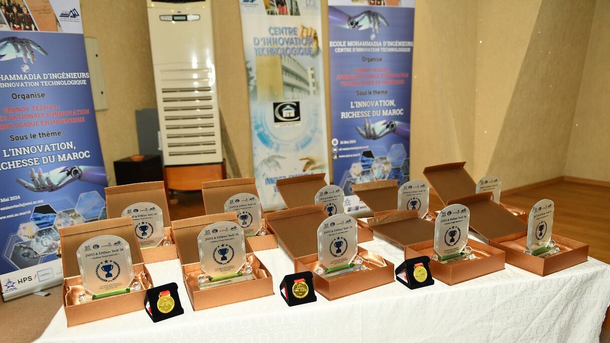 توزيع الجوائز على المشاركين الذين مثلوا مدارس المهندسين والكليات والمعاهد في الدورة الثالثة لليوم الوطني للابتكار