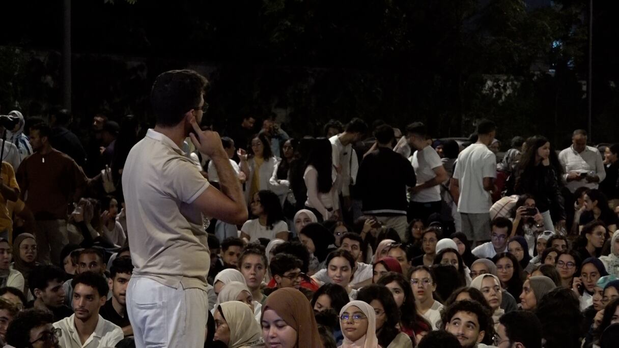 اعتصام طلبة الطب بالرباط مساء يوم الأربعاء 25 شتنبر2024 أمام مقر الكلية