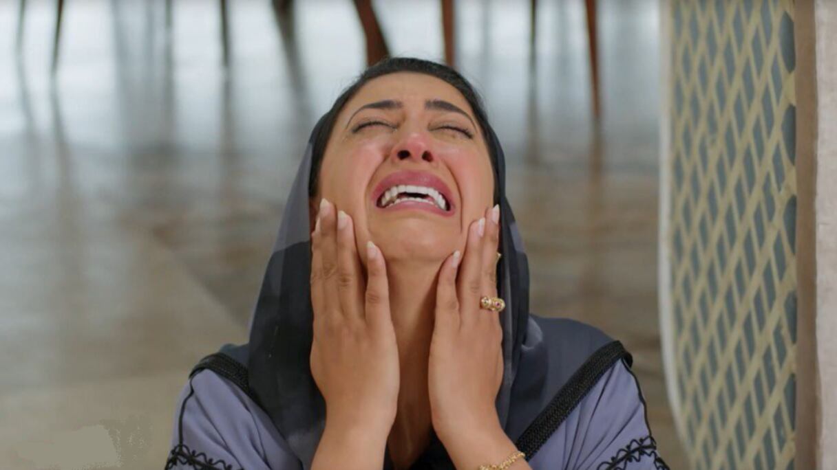 مشهد للفنانة دنيا بوطازوت من مسلسل "المكتوب"