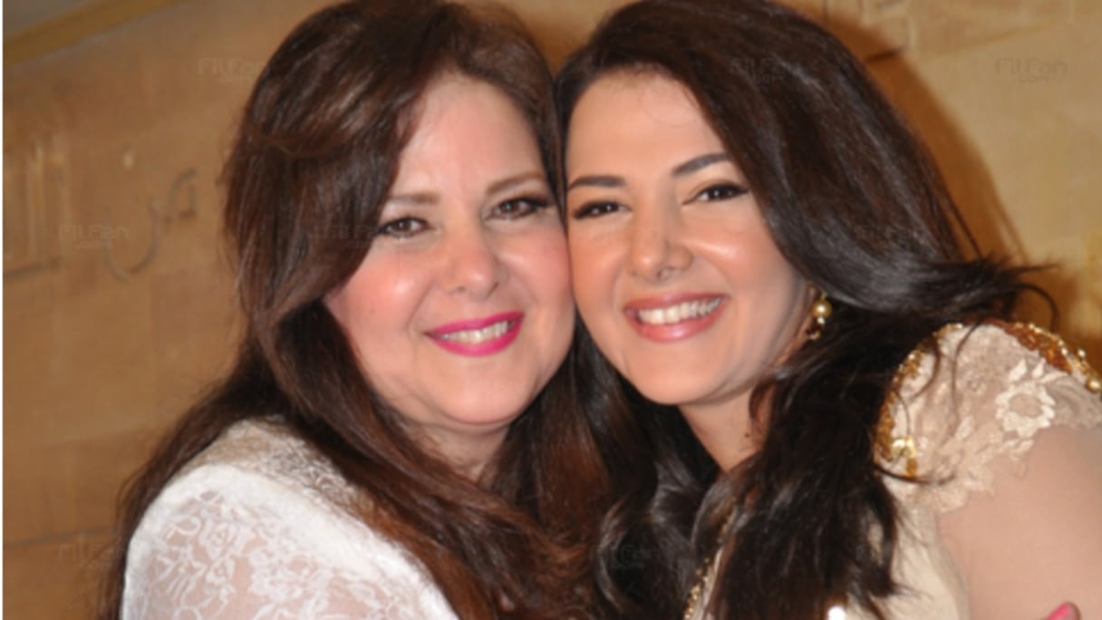 دنيا سير غانم ودلال عبد العزيز