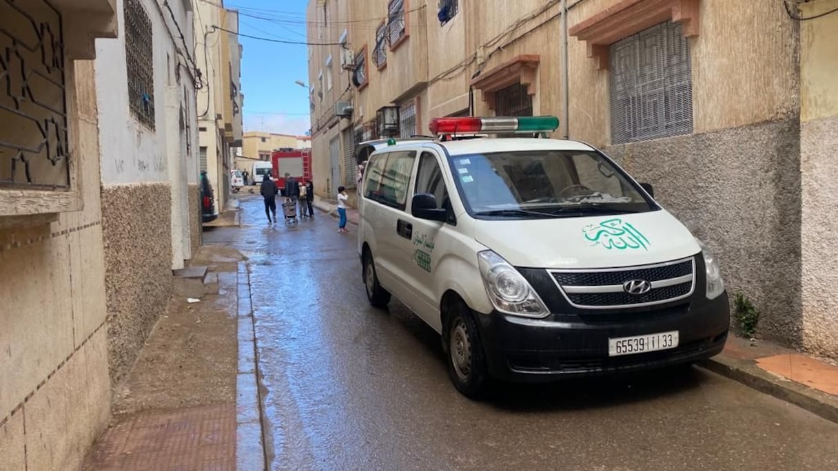 سيارة لنقل الأموات