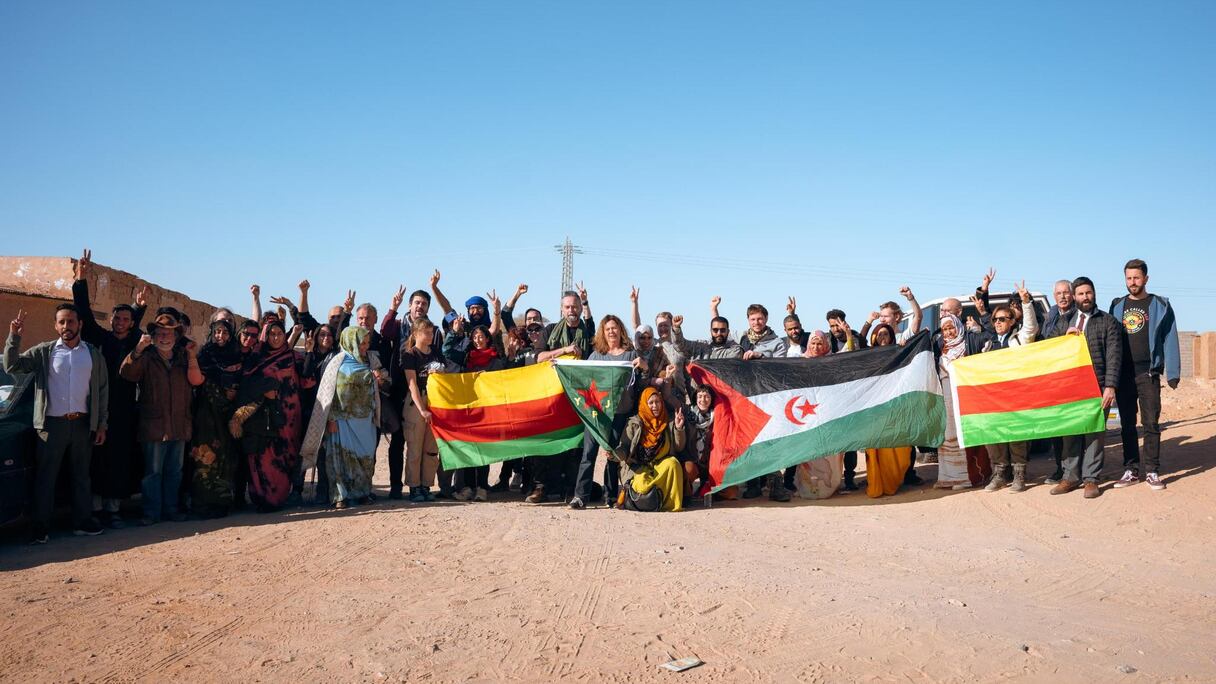 A Tindouf, en Algérie, des séparatistes du Polisario main dans la main avec des indépendantistes kurdes.
