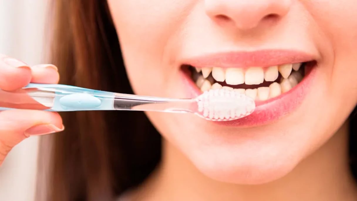 غسل الأسنان بالفرشاة