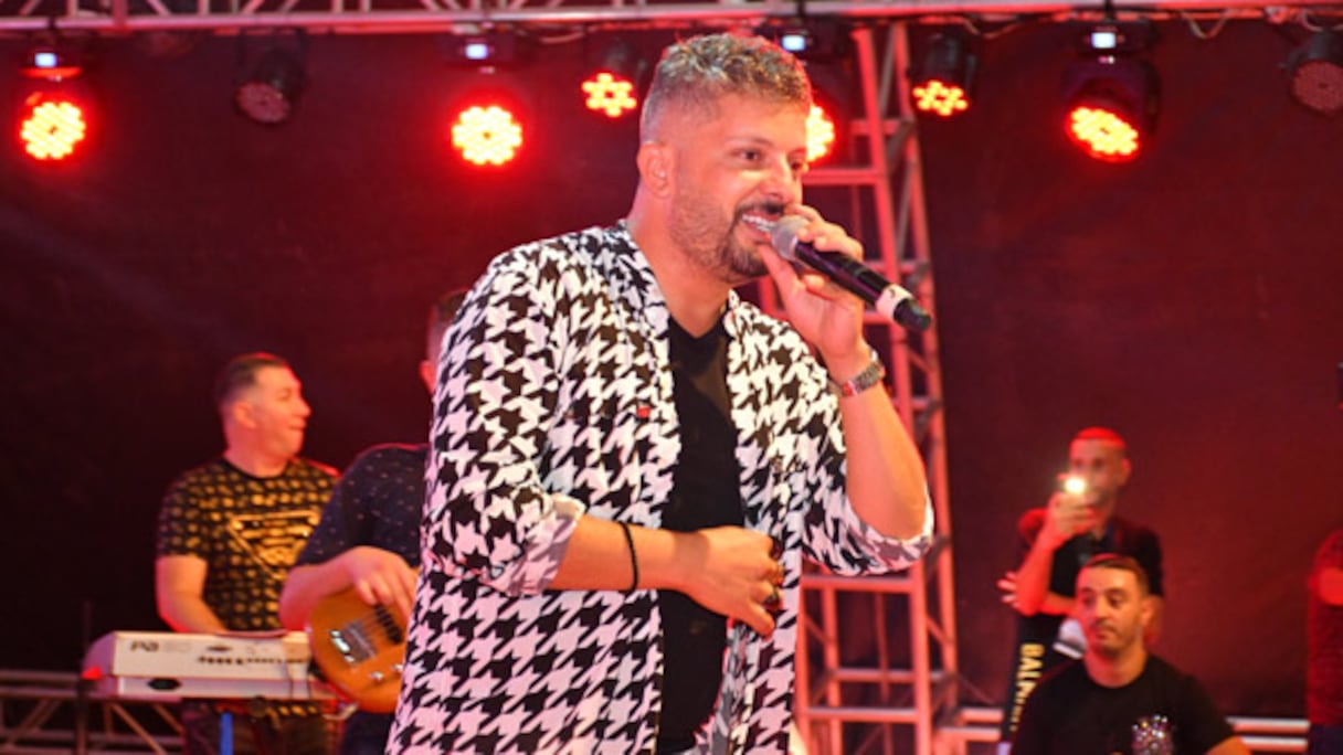 حاتم عمور يحيي الحفل الختامي للمهرجان