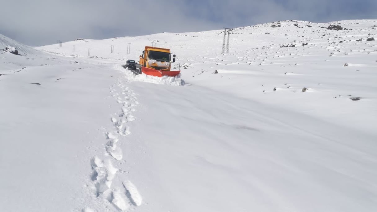 طرق مقطوعة بالثلج