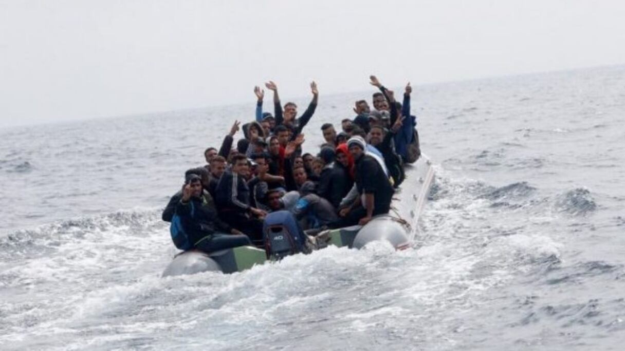 مهاجرون غير شرعيون يمتطون عباب البحر نحو المجهول