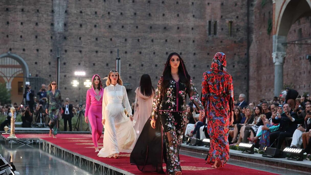 عرض أزياء للمصممة المغربية هنية الحراتي